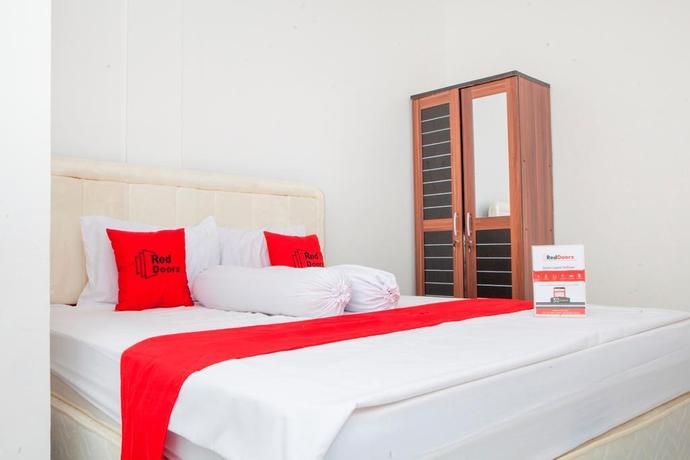 Imagen de la habitación del Hotel Reddoorz Near Telkom Corporate University. Foto 15