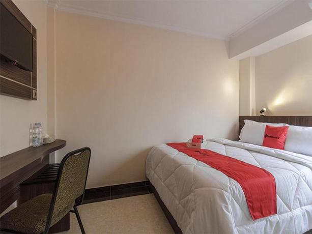 Imagen de la habitación del Hotel Reddoorz Plus @ Boulevard Panakkukang. Foto 13