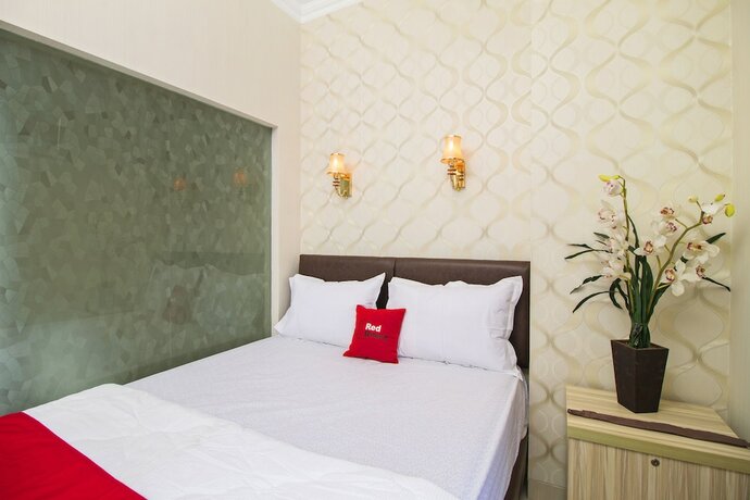 Imagen general del Hotel Reddoorz Plus @ Cideng Barat. Foto 6