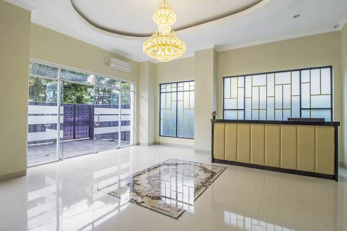 Imagen general del Hotel Reddoorz Plus @ Cideng Barat. Foto 12