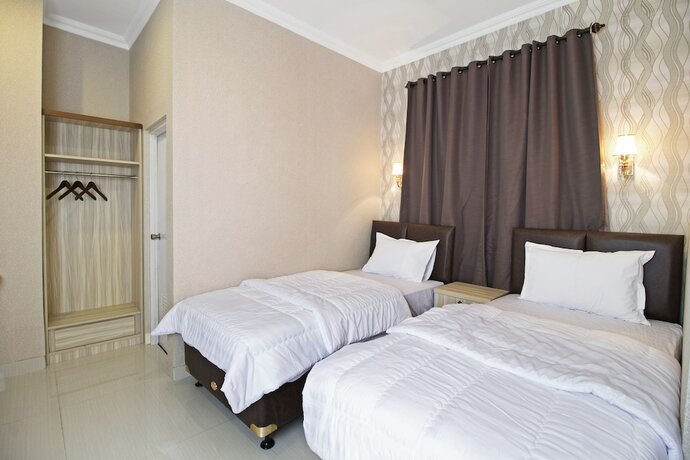 Imagen general del Hotel Reddoorz Plus @ Cideng Barat. Foto 14