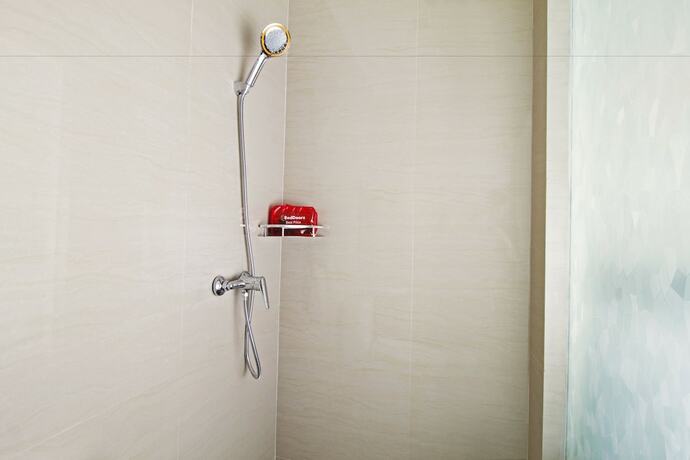 Imagen general del Hotel Reddoorz Plus @ Cideng Barat. Foto 17