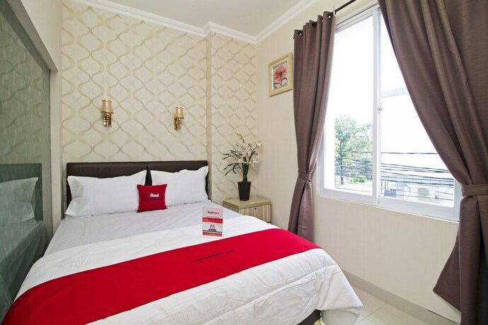 Imagen general del Hotel Reddoorz Plus @ Cideng Barat. Foto 1
