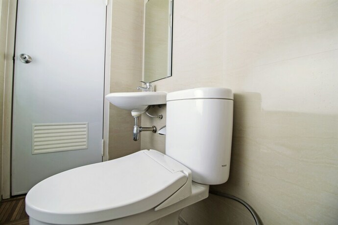 Imagen de la habitación del Hotel Reddoorz Plus @ Cideng Barat. Foto 21