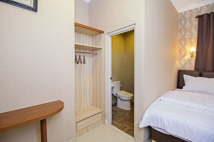 Imagen de la habitación del Hotel Reddoorz Plus @ Cideng Barat. Foto 26