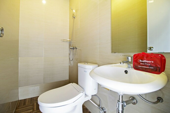 Imagen de la habitación del Hotel Reddoorz Plus @ Cideng Barat. Foto 29