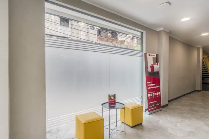 Imagen de los interiores del Hotel Reddoorz Plus @ Cideng Timur. Foto 13