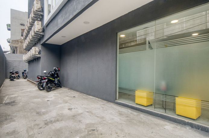 Imagen general del Hotel Reddoorz Plus @ Cideng Timur. Foto 2