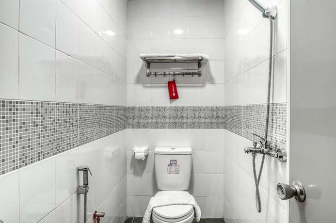 Imagen de la habitación del Hotel Reddoorz Plus @ Cideng Timur. Foto 5