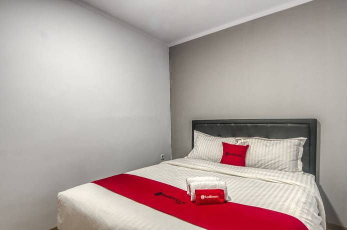 Imagen de la habitación del Hotel Reddoorz Plus @ Cideng Timur. Foto 7