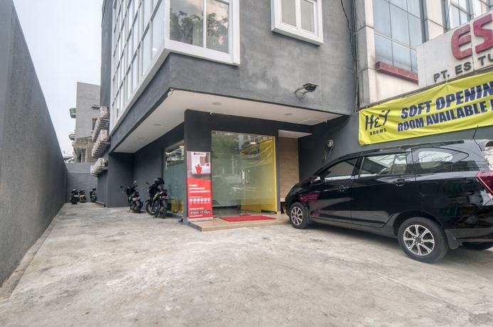 Imagen general del Hotel Reddoorz Plus @ Cideng Timur. Foto 4