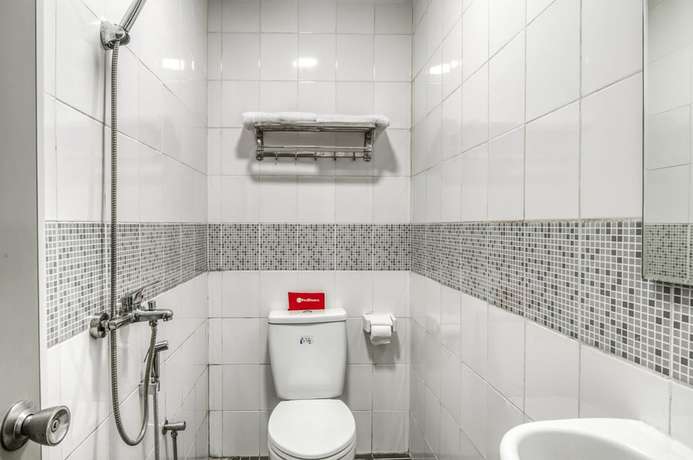 Imagen de la habitación del Hotel Reddoorz Plus @ Cideng Timur. Foto 10