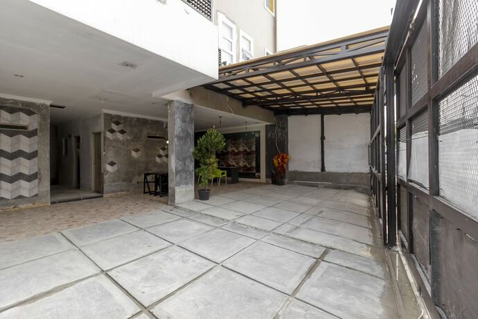 Imagen general del Hotel Reddoorz Plus @ Cipete Damai. Foto 2