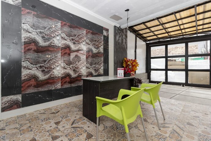 Imagen general del Hotel Reddoorz Plus @ Cipete Damai. Foto 3