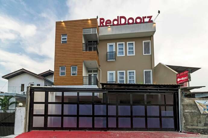 Imagen general del Hotel Reddoorz Plus @ Cipete Damai. Foto 1
