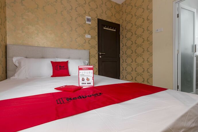 Imagen de la habitación del Hotel Reddoorz Plus @ Cipete Damai. Foto 11