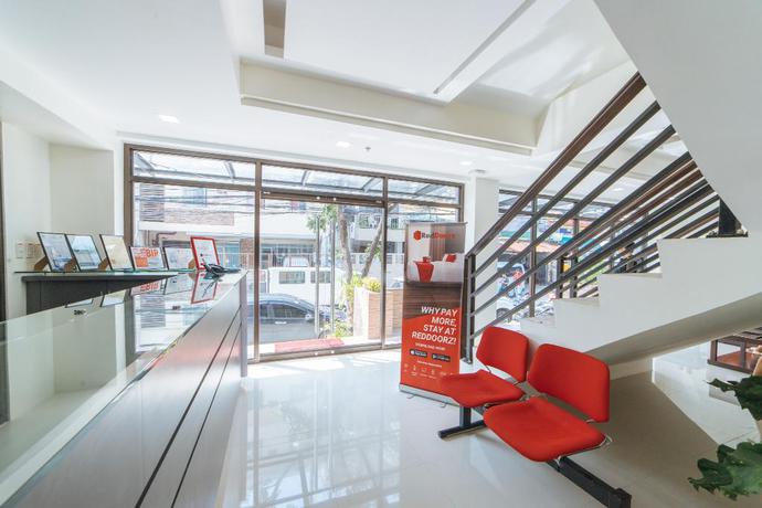 Imagen de los interiores del Hotel Reddoorz Plus @ Evangelista Street Makati. Foto 20