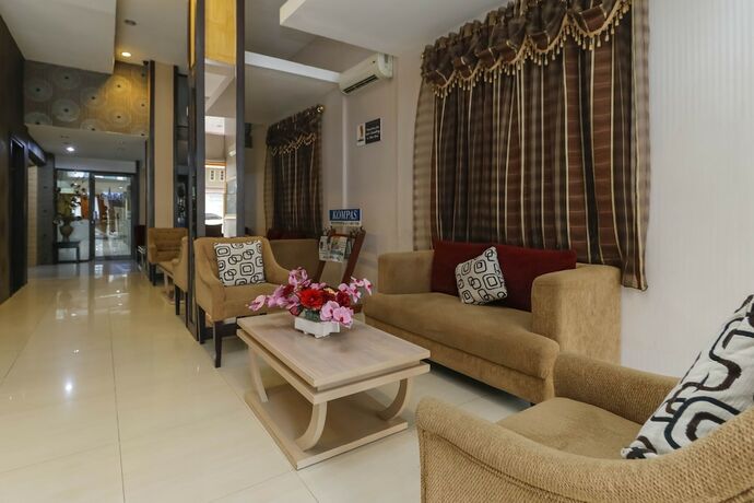 Imagen del bar/restaurante del Hotel Reddoorz Plus @ Grand Populer. Foto 16
