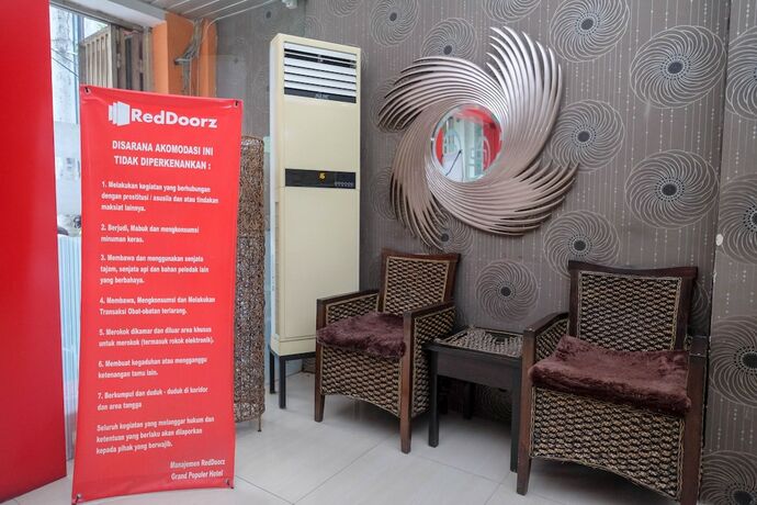 Imagen general del Hotel Reddoorz Plus @ Grand Populer. Foto 3