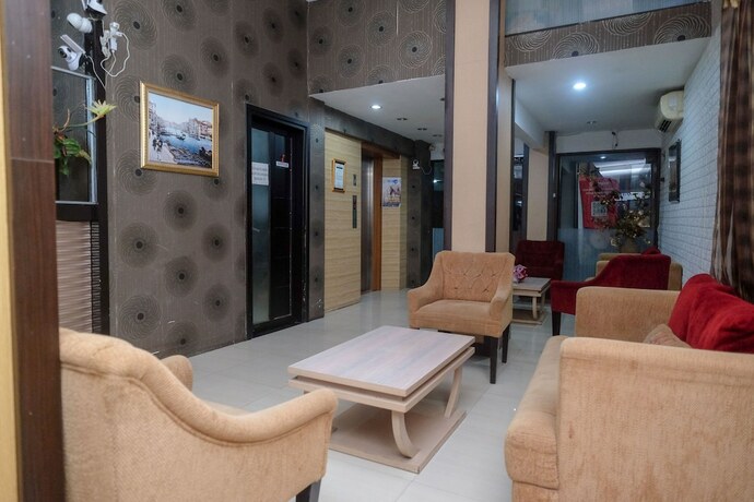 Imagen general del Hotel Reddoorz Plus @ Grand Populer. Foto 8