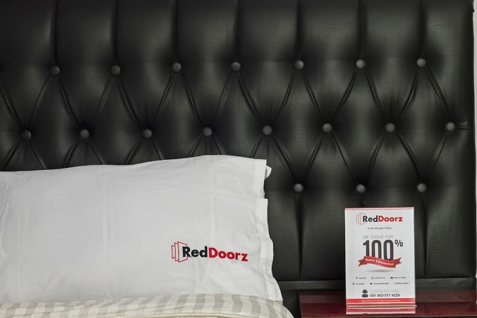 Imagen de la habitación del Hotel Reddoorz Plus @ Guntur Raya Setiabudi. Foto 6