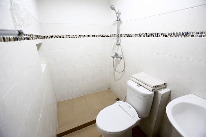 Imagen de la habitación del Hotel Reddoorz Plus @ Guntur Raya Setiabudi. Foto 10