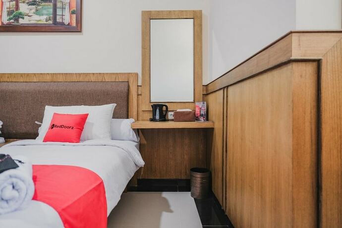 Imagen general del Hotel Reddoorz Plus @ Jalan Dr. Cipto Mangunkusumo Lampung. Foto 2