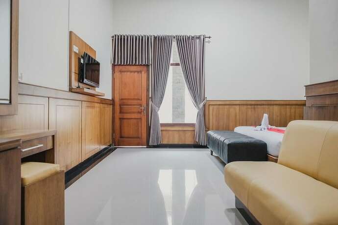 Imagen general del Hotel Reddoorz Plus @ Jalan Dr. Cipto Mangunkusumo Lampung. Foto 11
