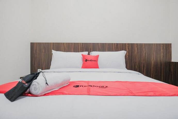 Imagen general del Hotel Reddoorz Plus @ Jalan Dr. Cipto Mangunkusumo Lampung. Foto 14