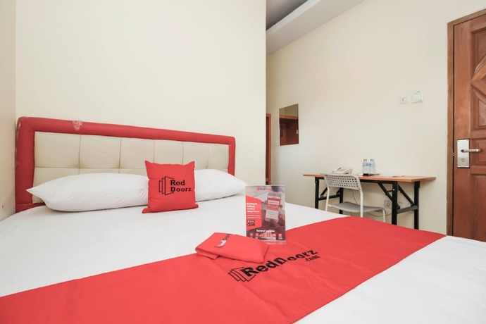 Imagen general del Hotel Reddoorz Plus @ Jalan Pemuda Jakarta. Foto 1
