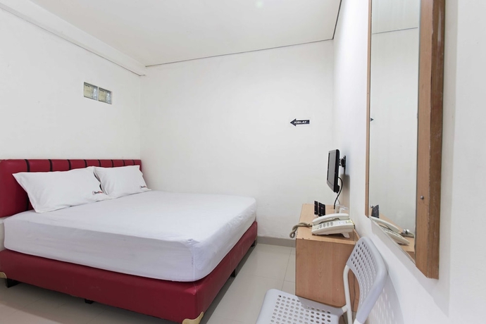 Imagen de la habitación del Hotel Reddoorz Plus @ Jalan Pemuda Jakarta. Foto 2