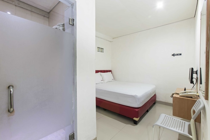 Imagen de la habitación del Hotel Reddoorz Plus @ Jalan Pemuda Jakarta. Foto 3