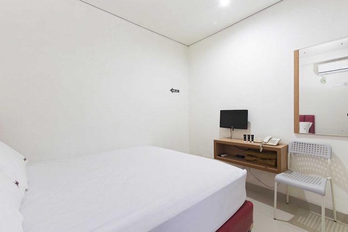 Imagen de la habitación del Hotel Reddoorz Plus @ Jalan Pemuda Jakarta. Foto 4