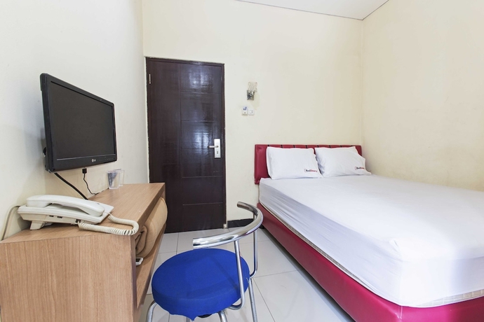 Imagen de la habitación del Hotel Reddoorz Plus @ Jalan Pemuda Jakarta. Foto 6
