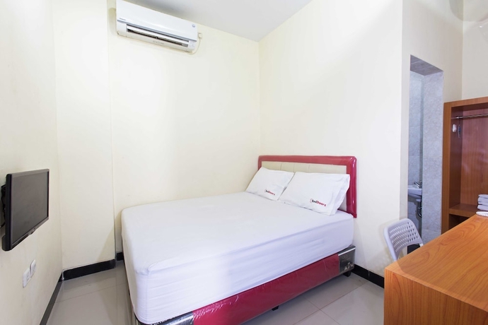 Imagen de la habitación del Hotel Reddoorz Plus @ Jalan Pemuda Jakarta. Foto 7