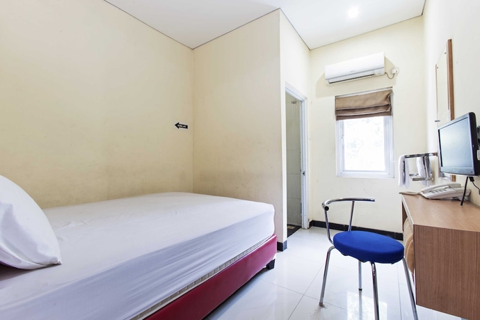 Imagen de la habitación del Hotel Reddoorz Plus @ Jalan Pemuda Jakarta. Foto 9