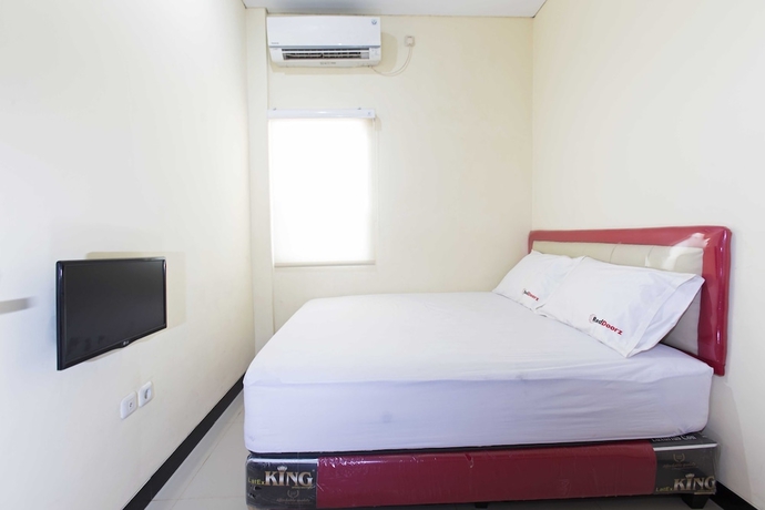 Imagen de la habitación del Hotel Reddoorz Plus @ Jalan Pemuda Jakarta. Foto 11