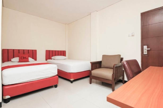 Imagen de la habitación del Hotel Reddoorz Plus @ Jalan Pemuda Jakarta. Foto 14