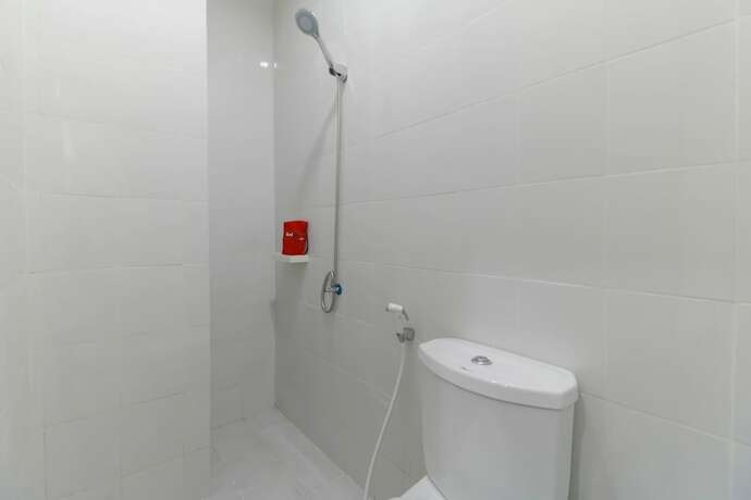 Imagen general del Hotel Reddoorz Plus @ Kapuk Business Park. Foto 2