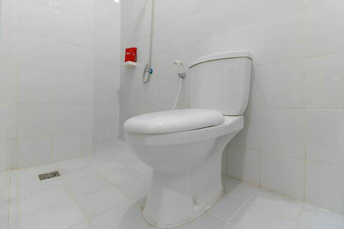 Imagen general del Hotel Reddoorz Plus @ Kapuk Business Park. Foto 4