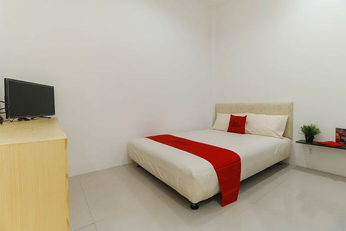 Imagen de la habitación del Hotel Reddoorz Plus @ Kapuk Business Park. Foto 8