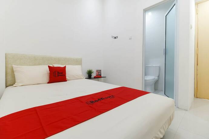 Imagen de la habitación del Hotel Reddoorz Plus @ Kapuk Business Park. Foto 9