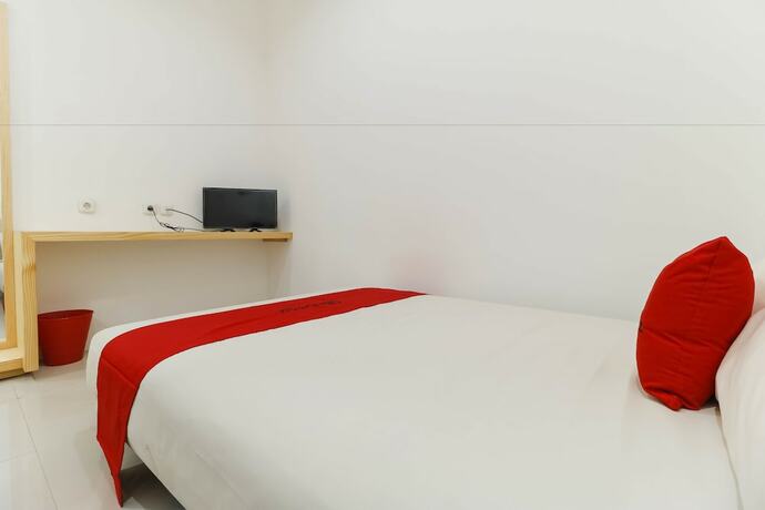 Imagen de la habitación del Hotel Reddoorz Plus @ Kapuk Business Park. Foto 10