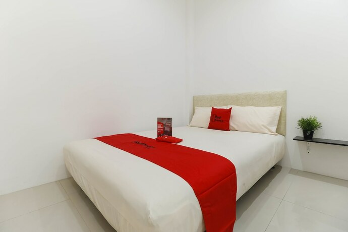 Imagen de la habitación del Hotel Reddoorz Plus @ Kapuk Business Park. Foto 11