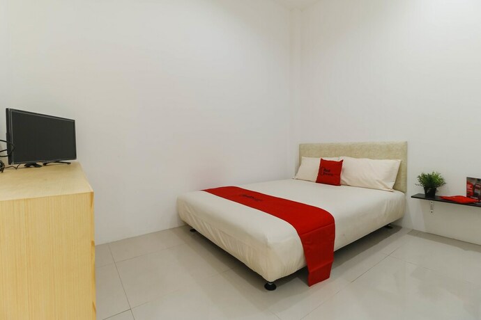 Imagen de la habitación del Hotel Reddoorz Plus @ Kapuk Business Park. Foto 12