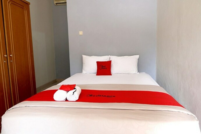 Imagen de la habitación del Hotel Reddoorz Plus @ Karet Pedurenan 3. Foto 17