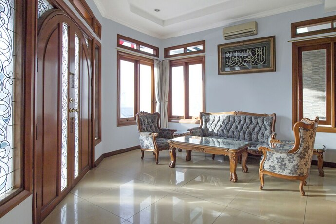 Imagen general del Hotel Reddoorz Plus @ Kelapa Dua Kebon Jeruk. Foto 1
