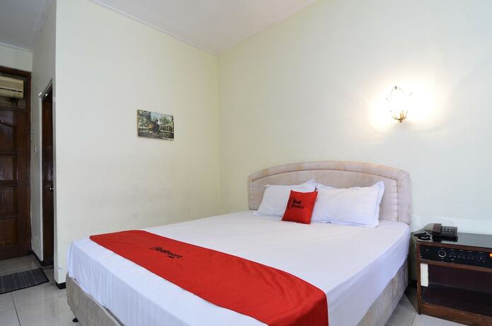 Imagen general del Hotel Reddoorz Plus @ Laweyan. Foto 3