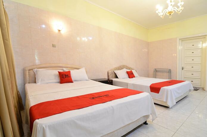 Imagen general del Hotel Reddoorz Plus @ Laweyan. Foto 10