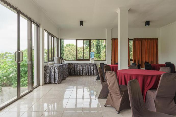 Imagen general del Hotel Reddoorz Plus @ Lodaya Gunung Geulis Puncak. Foto 3